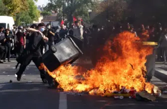 France youth riots and looted store